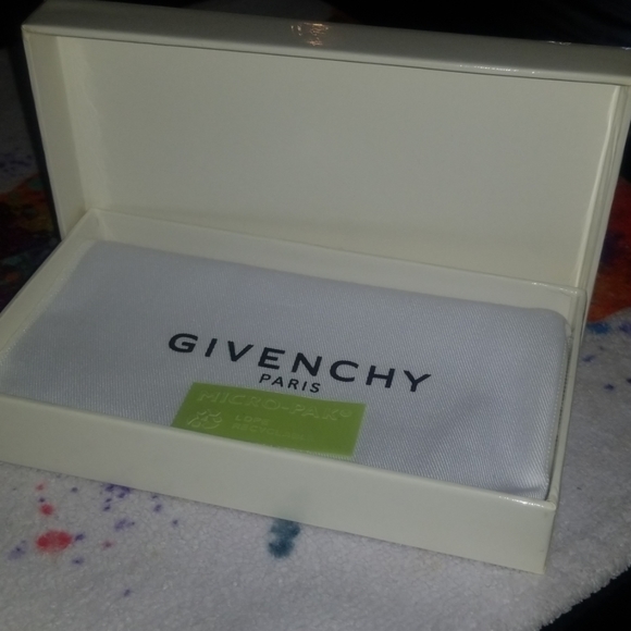 Givenchy 🍎iphone 6 Case - Picture 2 of 6